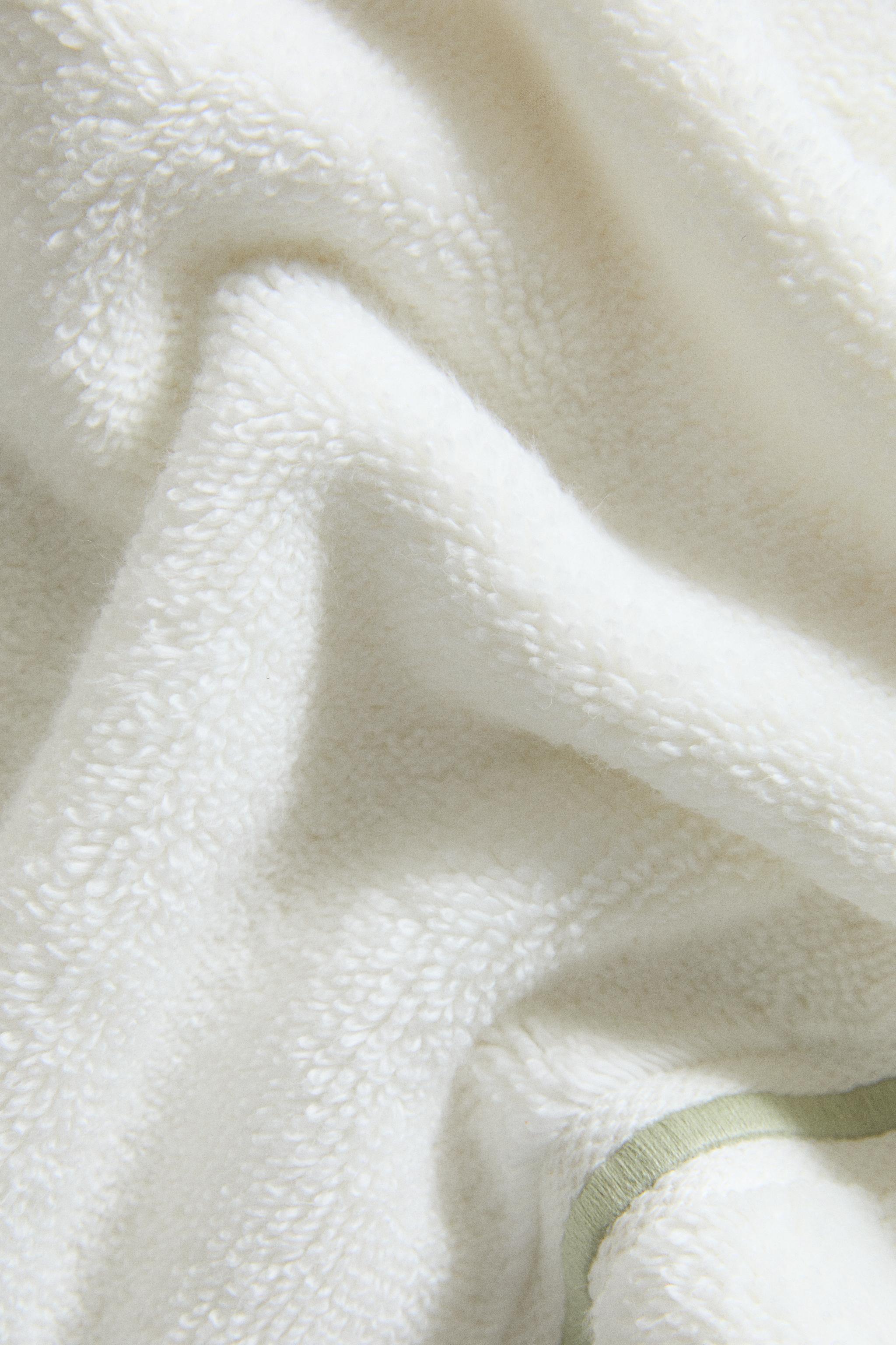 SCALLOPED BATH TOWEL